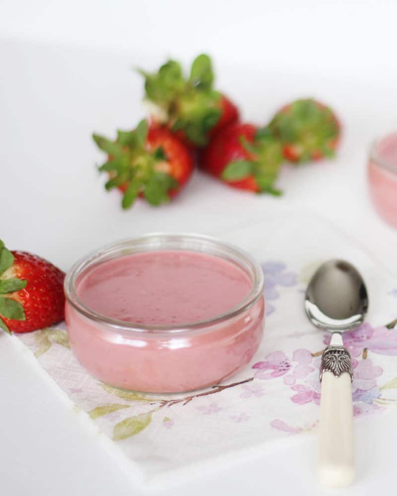 mousse de morango vegan