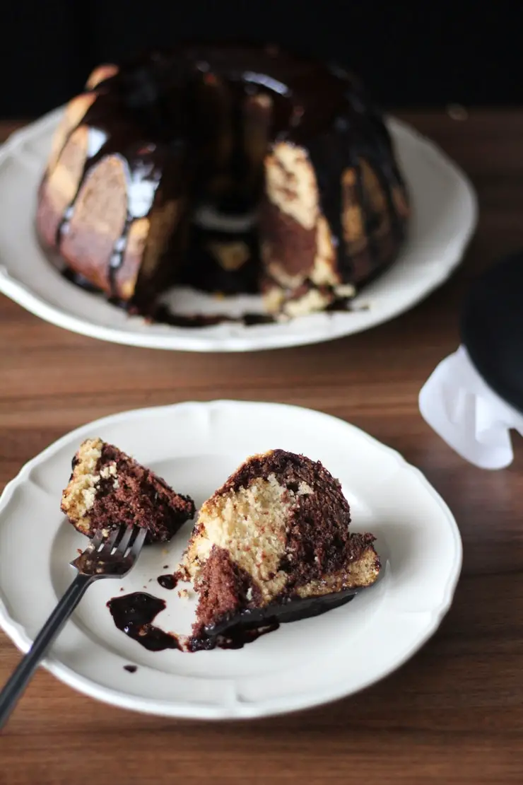 Como fazer bolo de chocolate sem glúten, leite e açúcar refinado