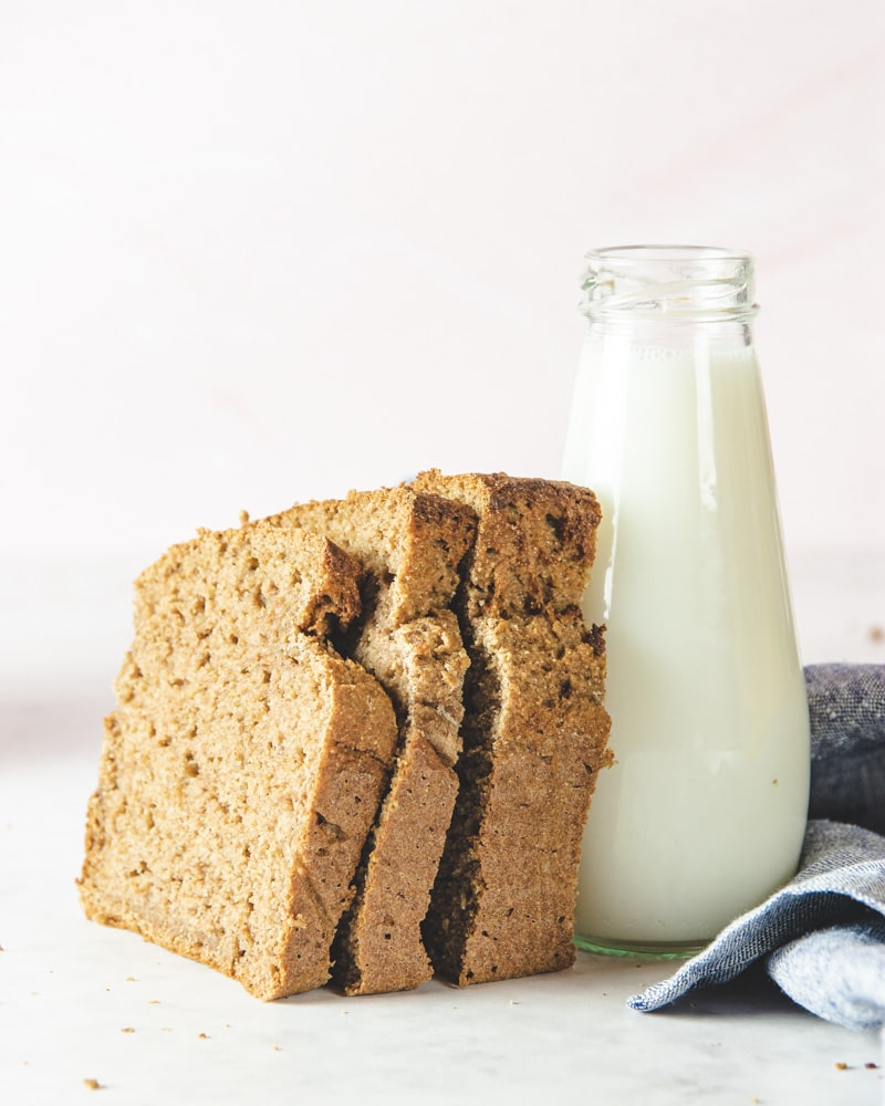 Pão de banana sem leite, ovos e sem açúcar