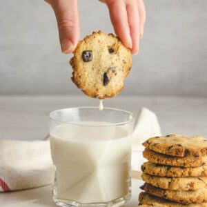 Bolachas de amêndoa e pepitas de chocolate super fáceis