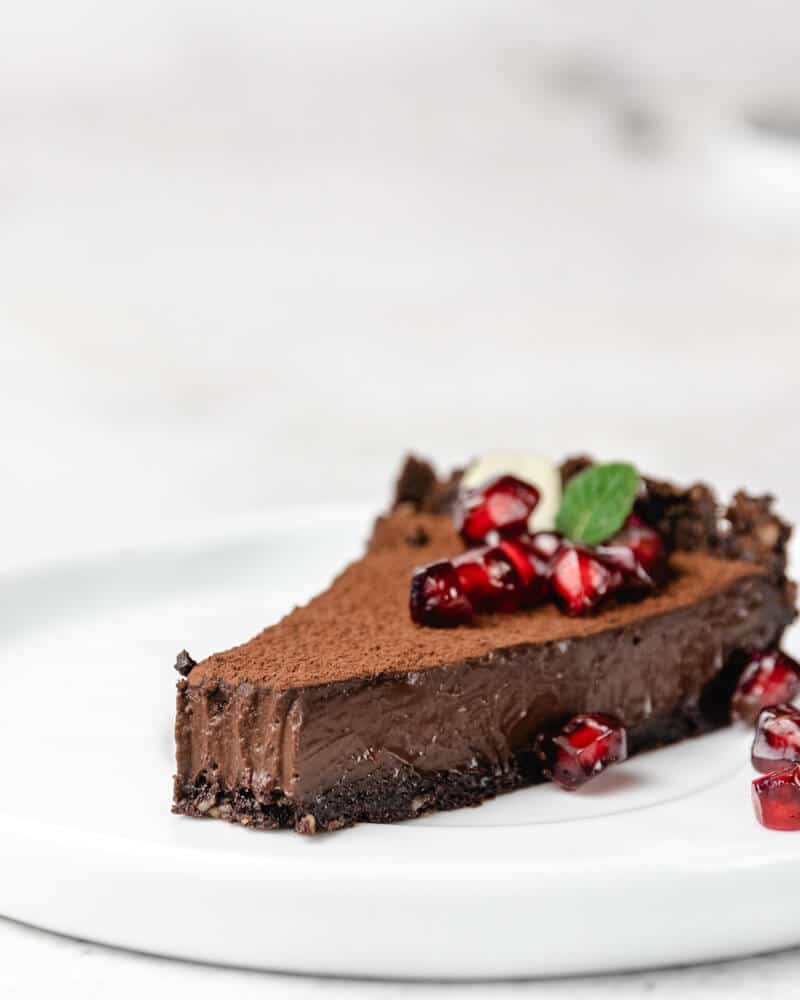tarte de chocolate cremosa e saudável - sem leite vegan