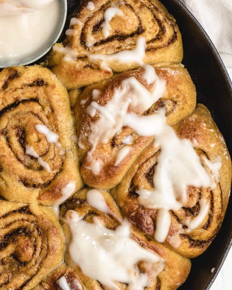 Cinnamon rolls de abóbora vegan sem plv