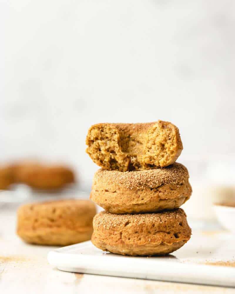 Donuts de abóbora no forno veganos