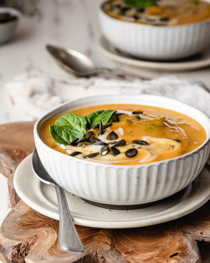 Sopa de abóbora, gengibre e espinafres