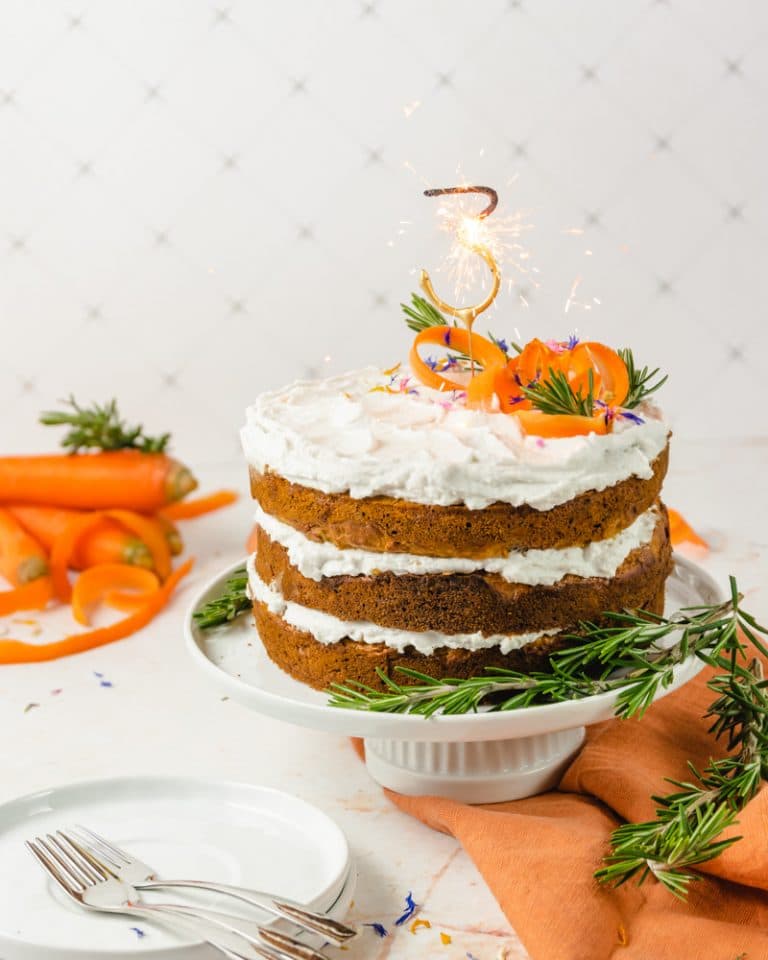 Bolo de cenoura aniversário 3 anos
