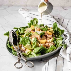 salada de feijão branco e manga