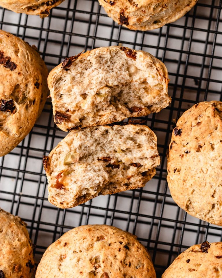 Scones de tomate seco e azeite