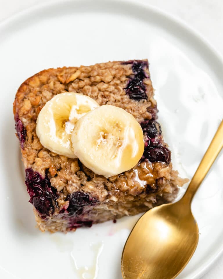 Papas de aveia no forno com banana e café