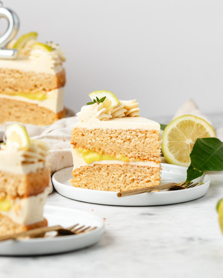 Bolo com curd de limão e buttercream sem leite